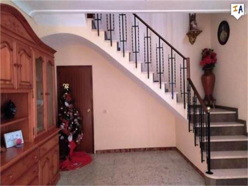 6 bedroom Townhouse for sale