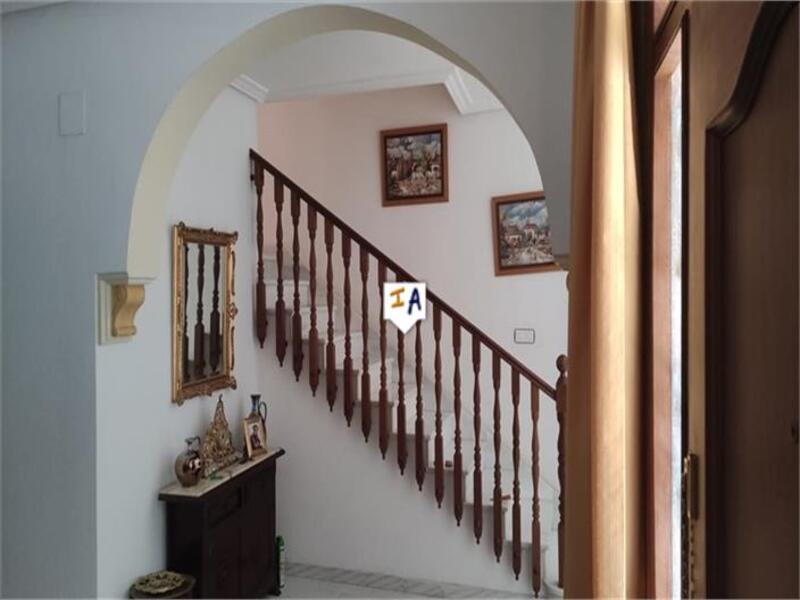 4 bedroom Townhouse for sale