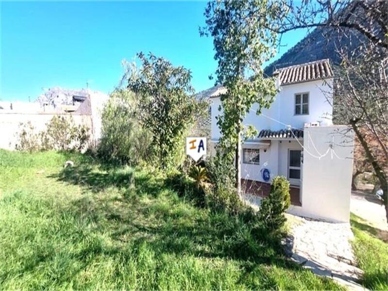 Townhouse for sale in Rute, Córdoba