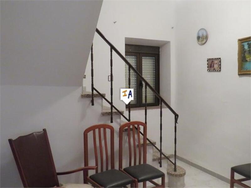 6 bedroom Townhouse for sale