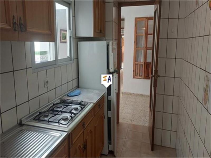 3 спальная комната городская тюрьма продается