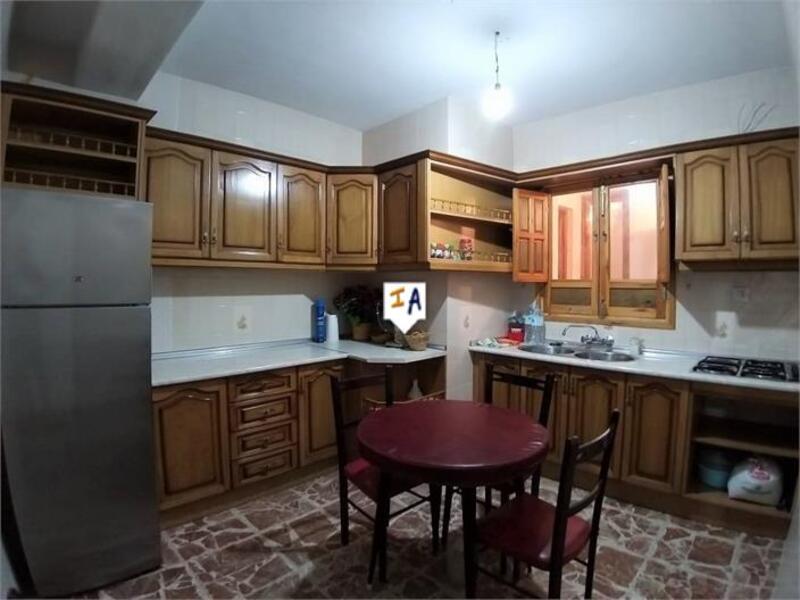 5 bedroom Townhouse for sale