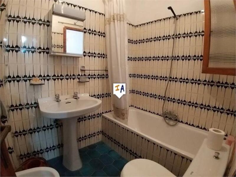 5 bedroom Townhouse for sale