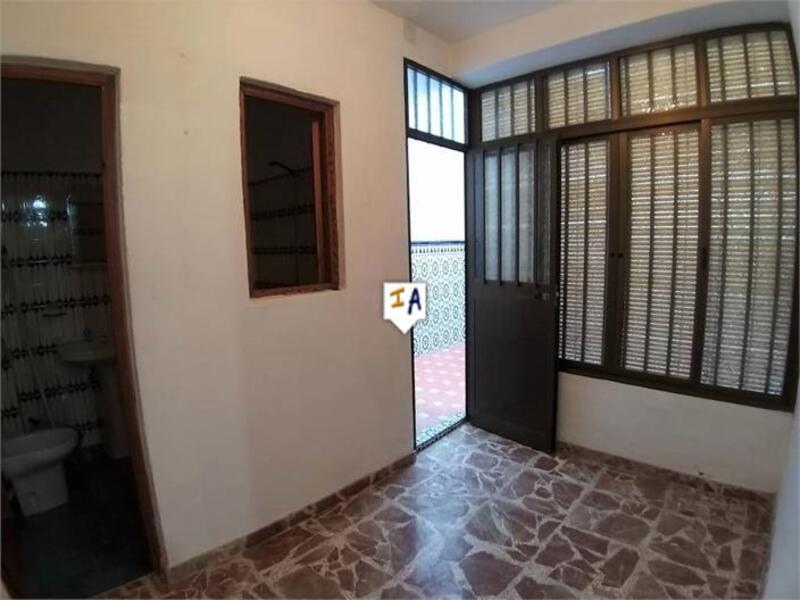 5 bedroom Townhouse for sale