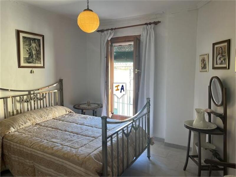 6 bedroom Townhouse for sale