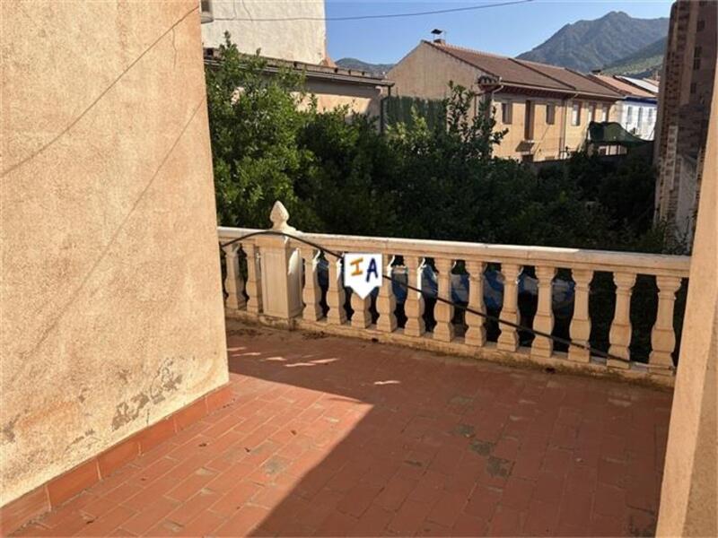 6 bedroom Townhouse for sale