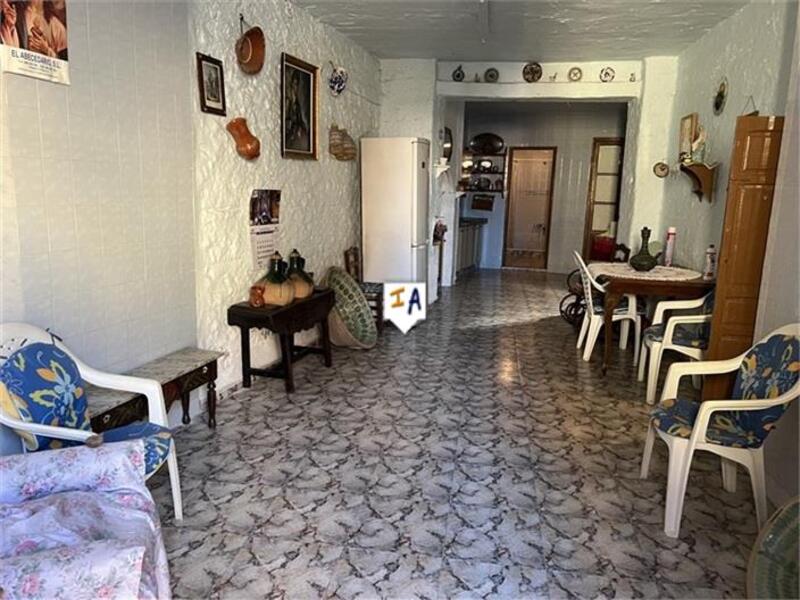 6 bedroom Townhouse for sale