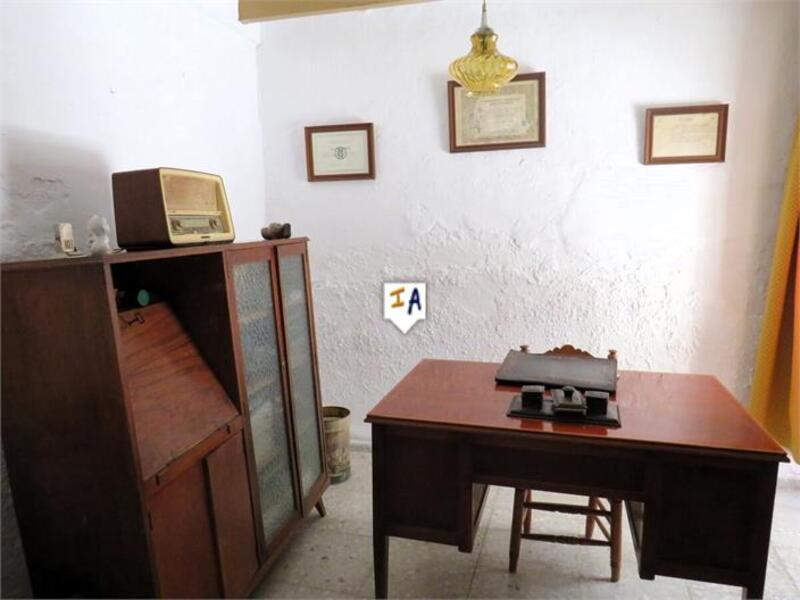 10 bedroom Townhouse for sale