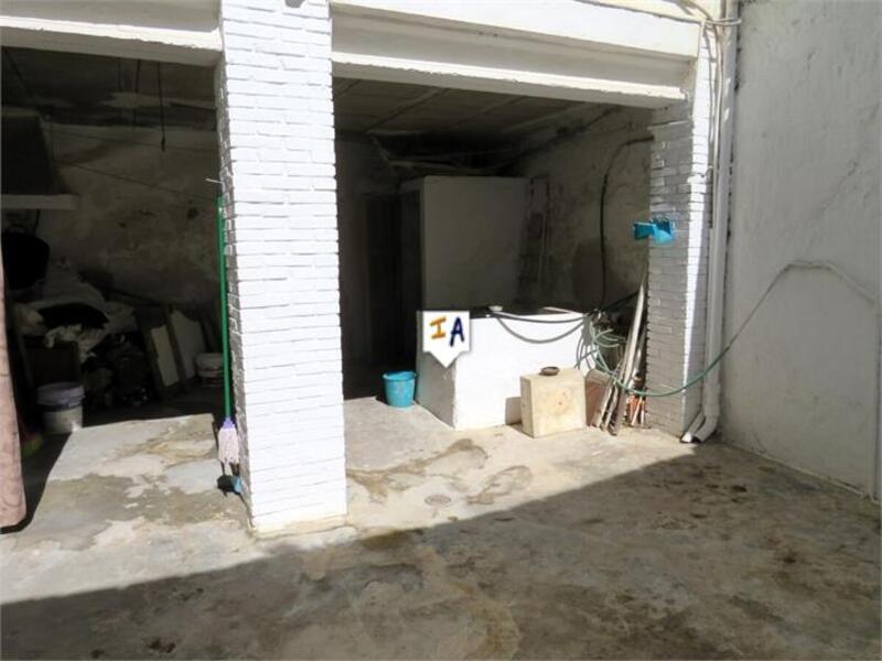 10 bedroom Townhouse for sale