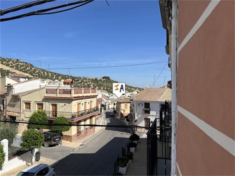 7 bedroom Townhouse for sale