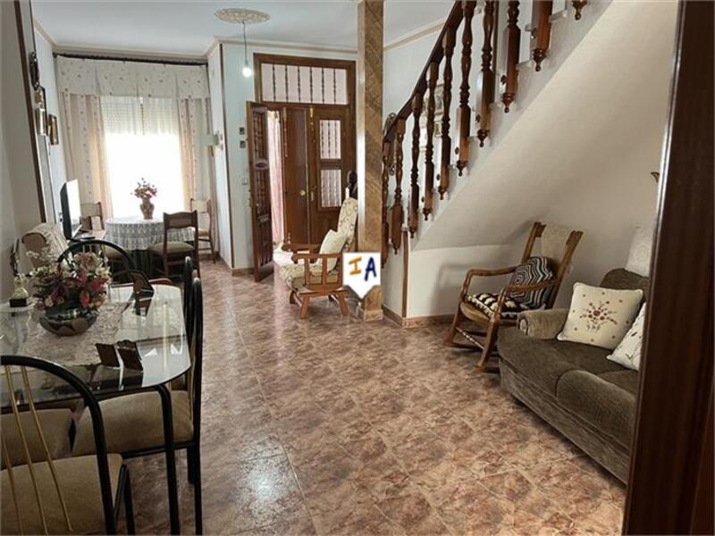 7 bedroom Townhouse for sale