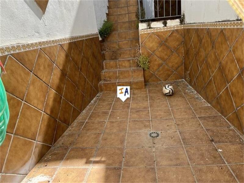 7 bedroom Townhouse for sale