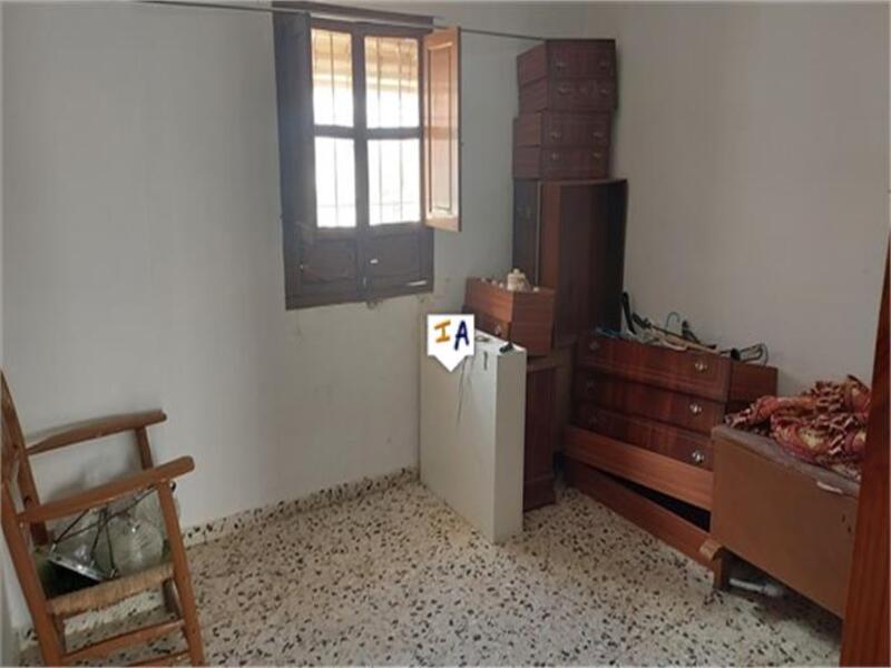 6 bedroom Townhouse for sale