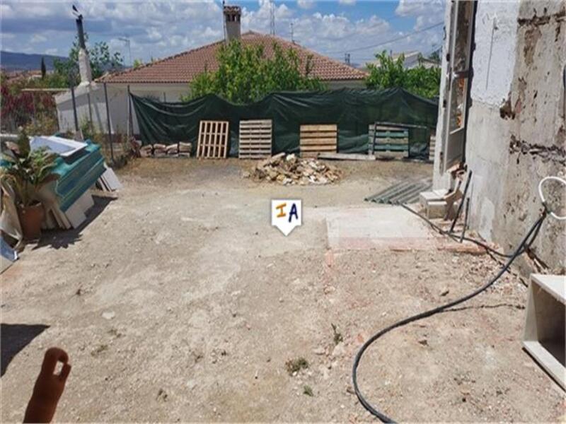 6 bedroom Townhouse for sale