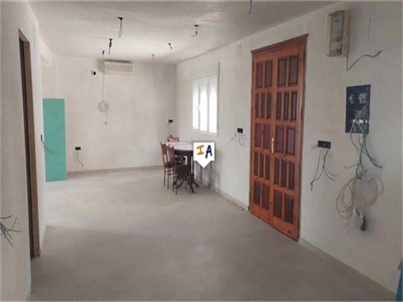 6 bedroom Townhouse for sale