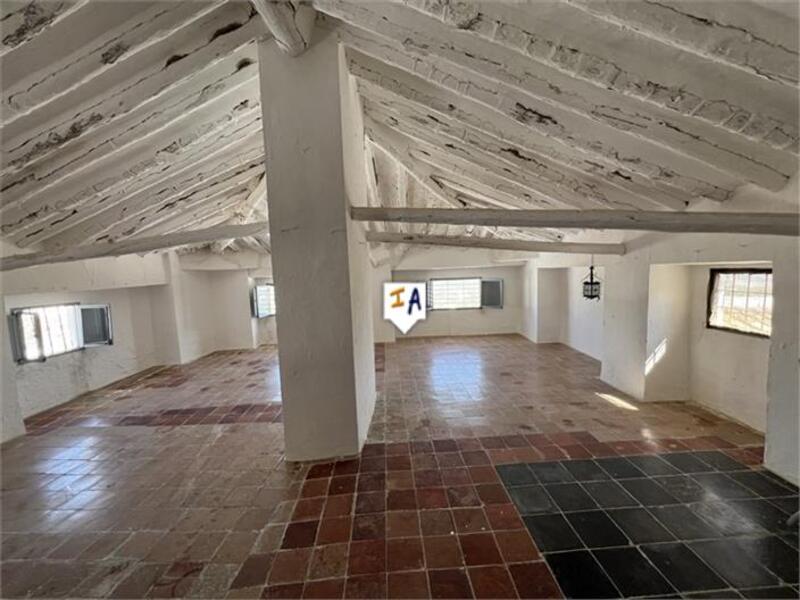 7 bedroom Townhouse for sale