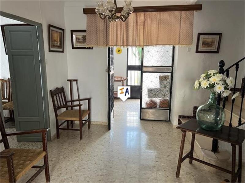 7 bedroom Townhouse for sale