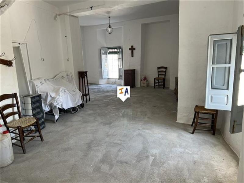 7 bedroom Townhouse for sale