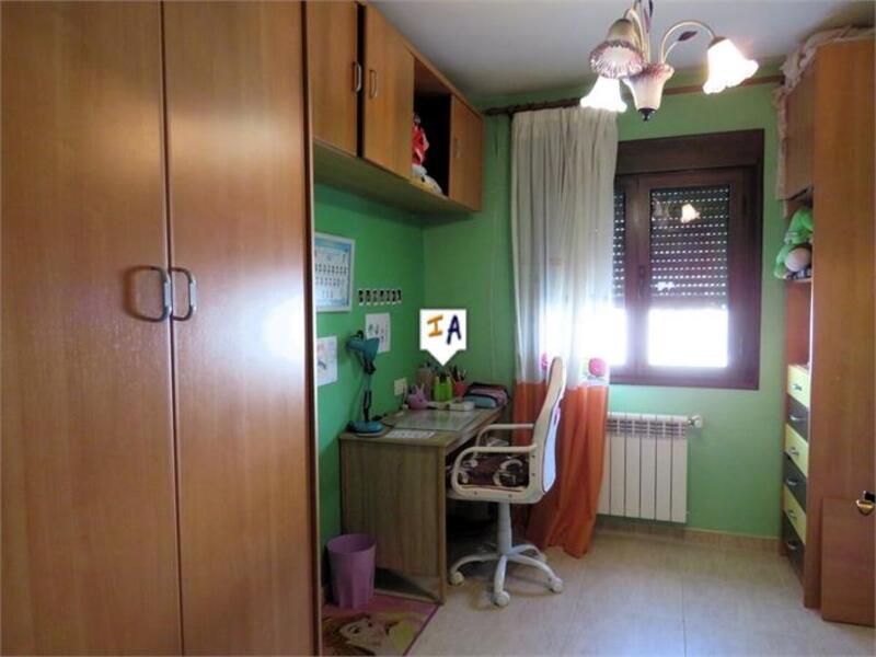 3 спальная комната городская тюрьма продается