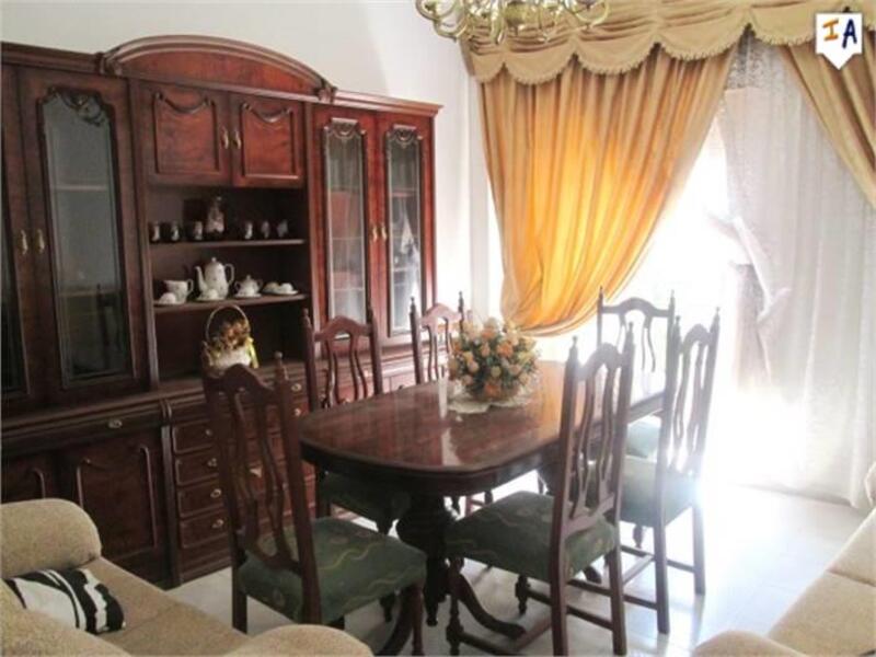 6 bedroom Townhouse for sale