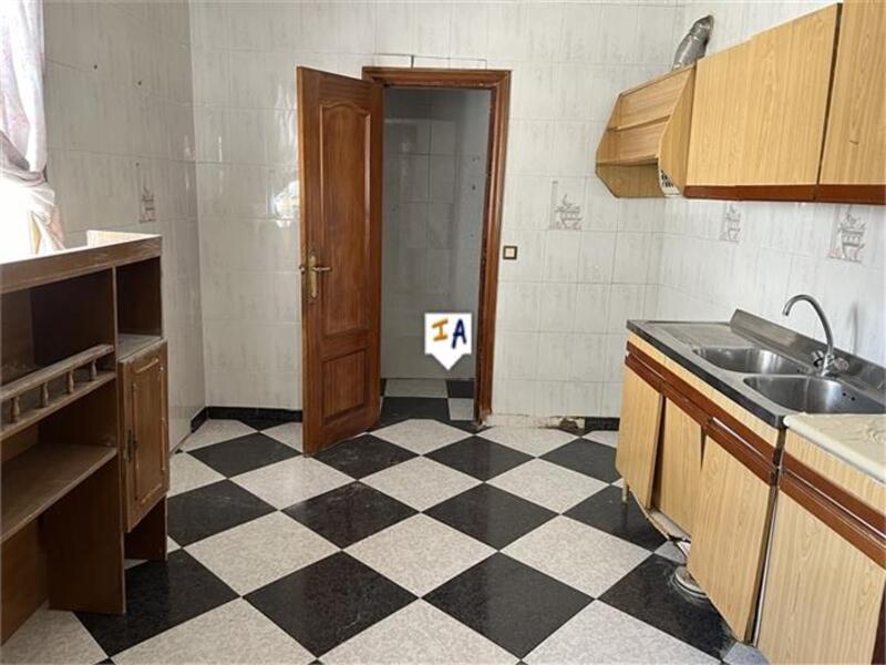 5 bedroom Apartment for sale