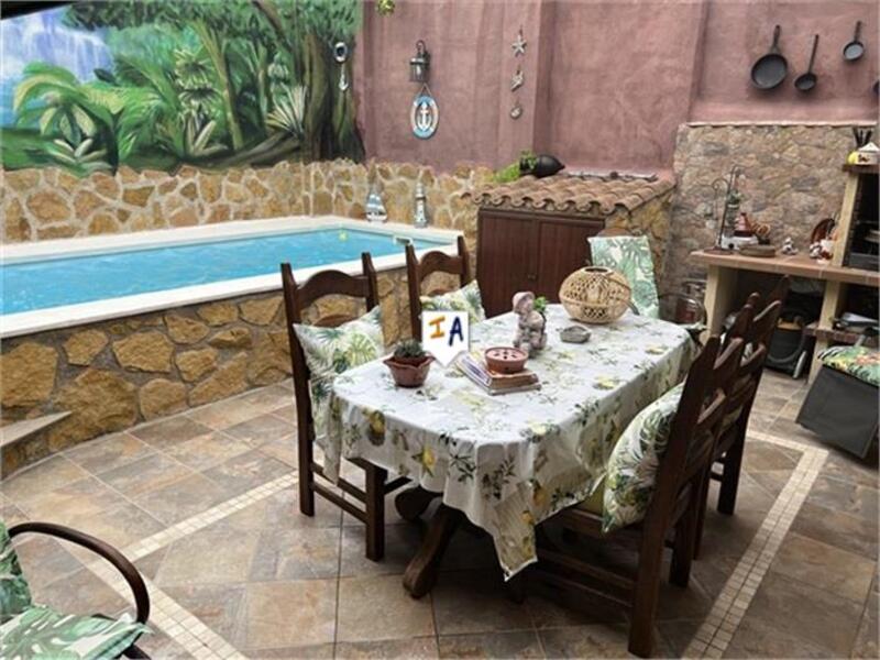 3 bedroom Townhouse for sale