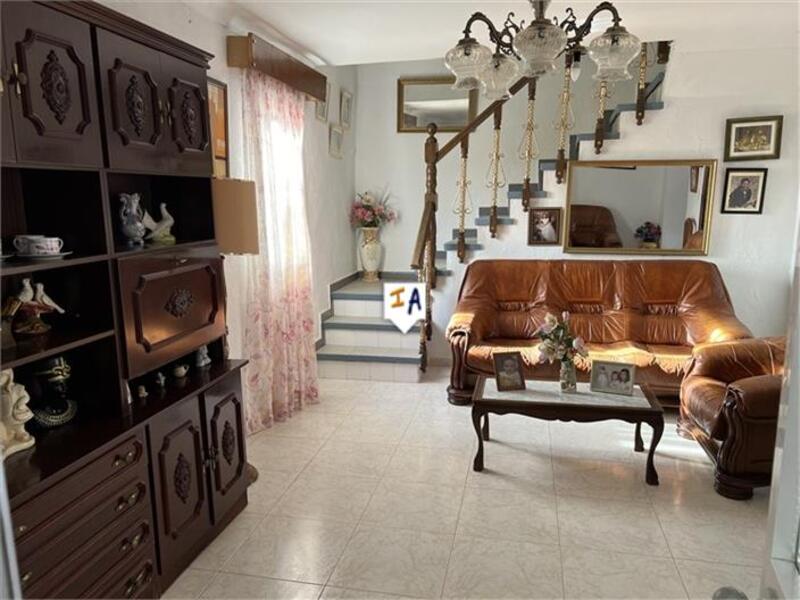 4 bedroom Townhouse for sale