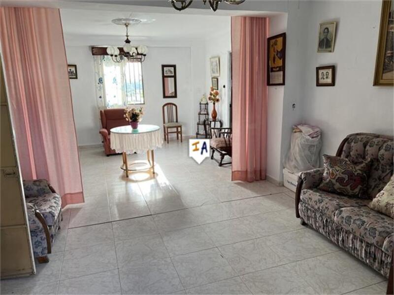 4 bedroom Townhouse for sale