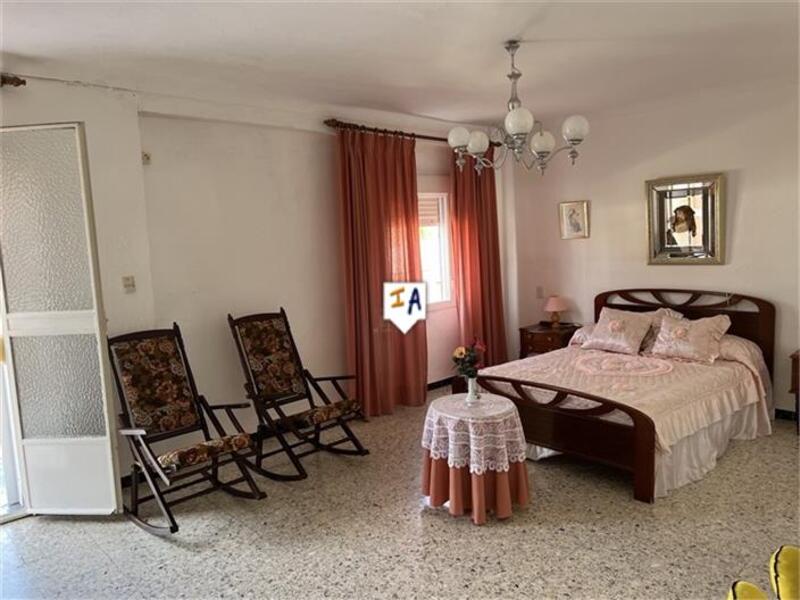 4 bedroom Townhouse for sale