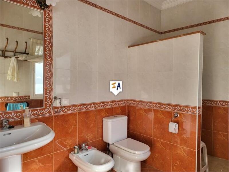 4 bedroom Townhouse for sale