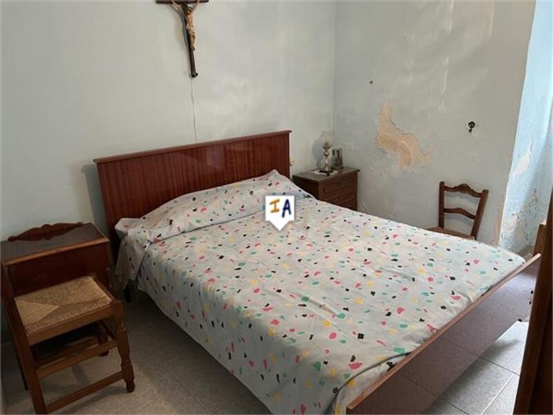 5 bedroom Townhouse for sale