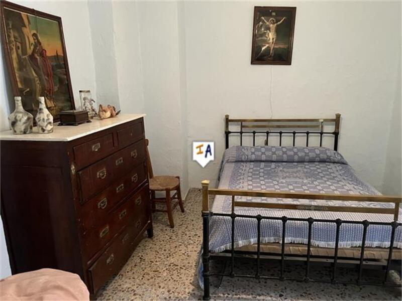 5 bedroom Townhouse for sale