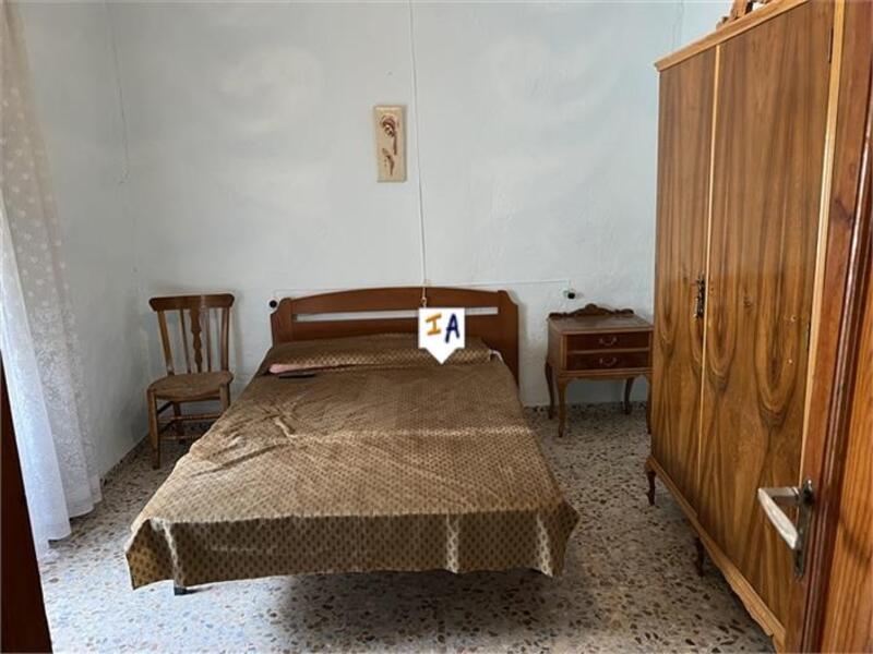 5 bedroom Townhouse for sale