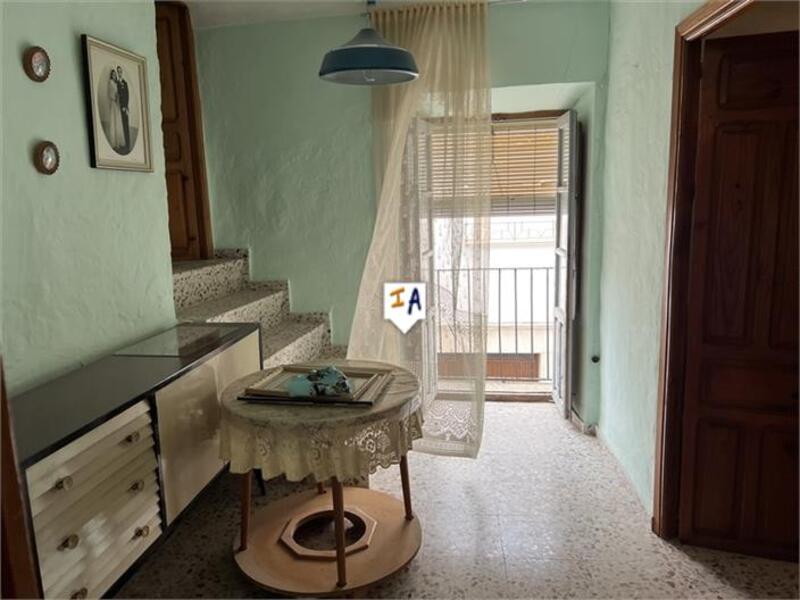 5 bedroom Townhouse for sale