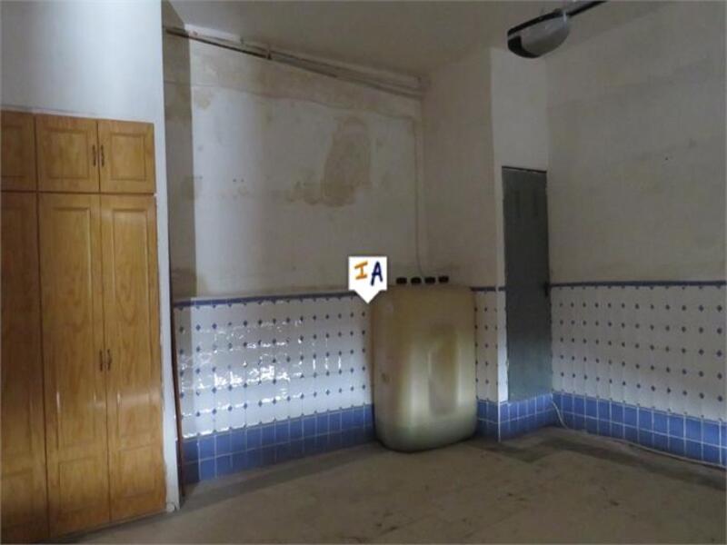 3 спальная комната городская тюрьма продается
