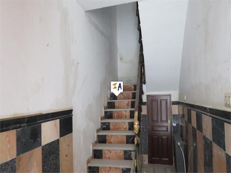 3 спальная комната городская тюрьма продается