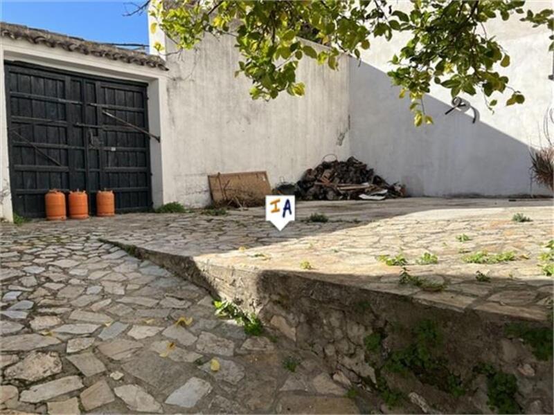 5 bedroom Townhouse for sale