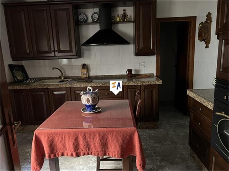 5 bedroom Townhouse for sale