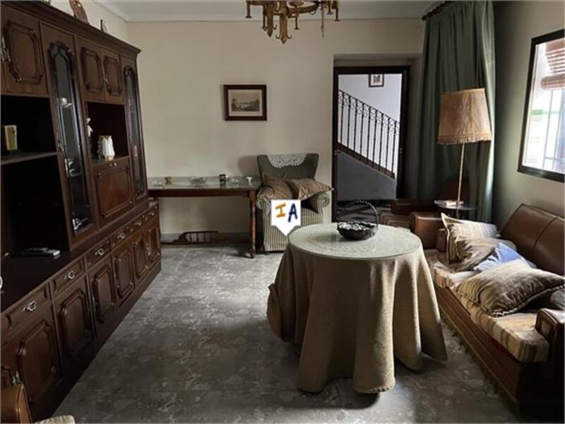 5 bedroom Townhouse for sale