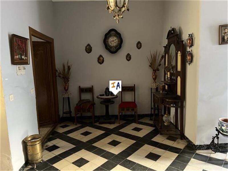 5 bedroom Townhouse for sale
