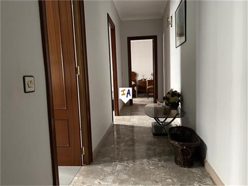 5 bedroom Townhouse for sale