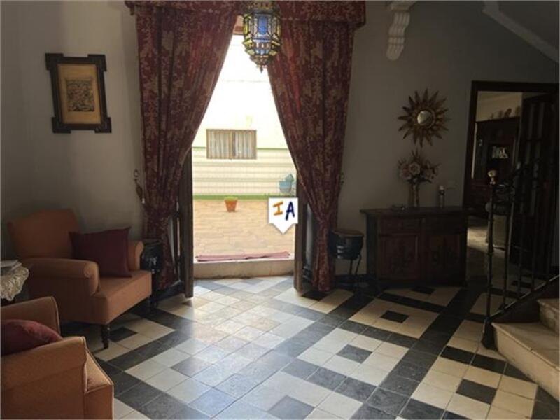 5 bedroom Townhouse for sale