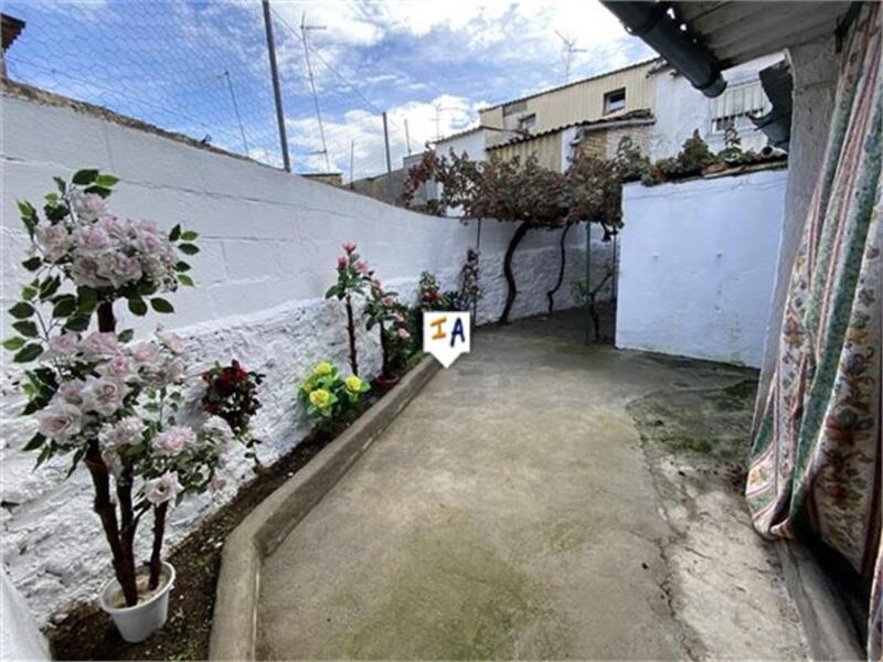4 bedroom Townhouse for sale
