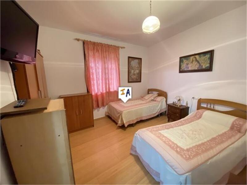 4 bedroom Townhouse for sale