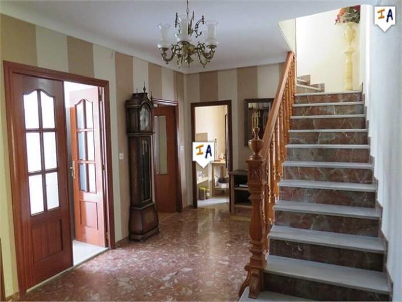 4 bedroom Townhouse for sale