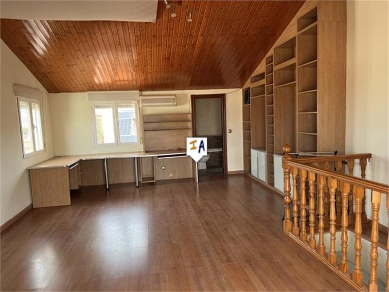 3 bedroom Townhouse for sale