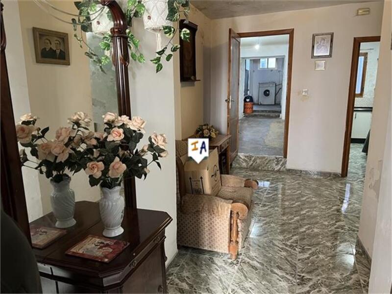 5 bedroom Townhouse for sale