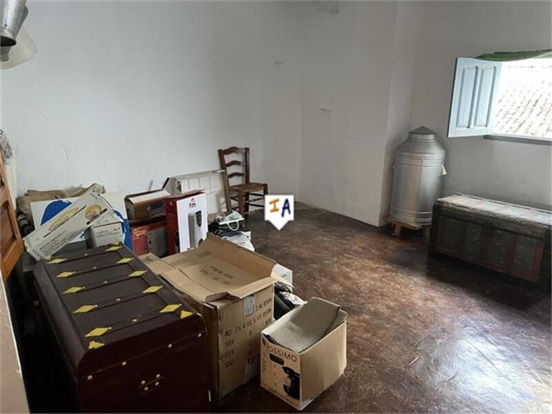 5 bedroom Townhouse for sale