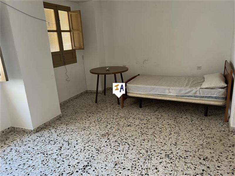 5 bedroom Townhouse for sale