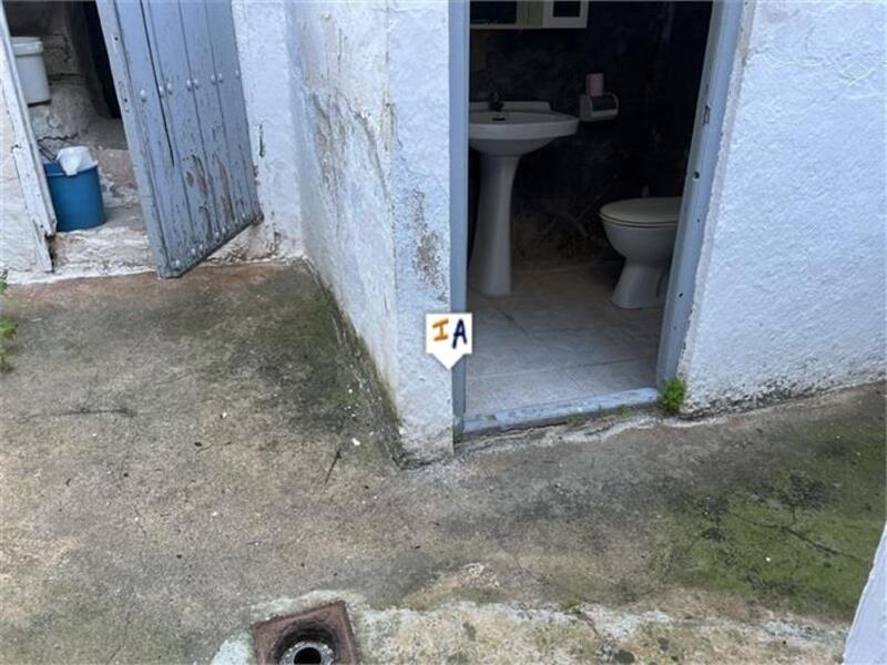 5 bedroom Townhouse for sale